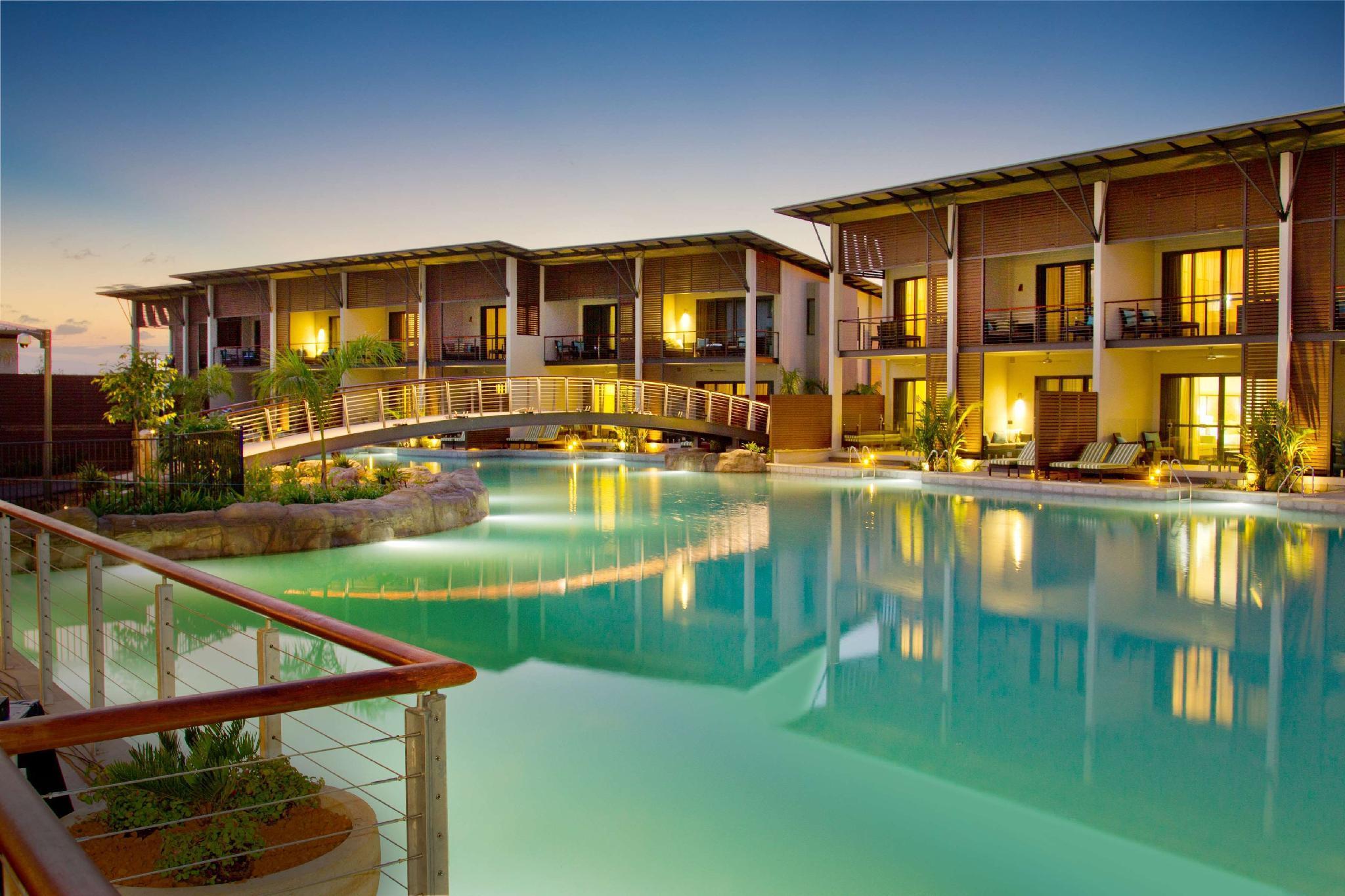 Mindil Beach Casino Resort Darwin Esterno foto The swimming pool at the resort