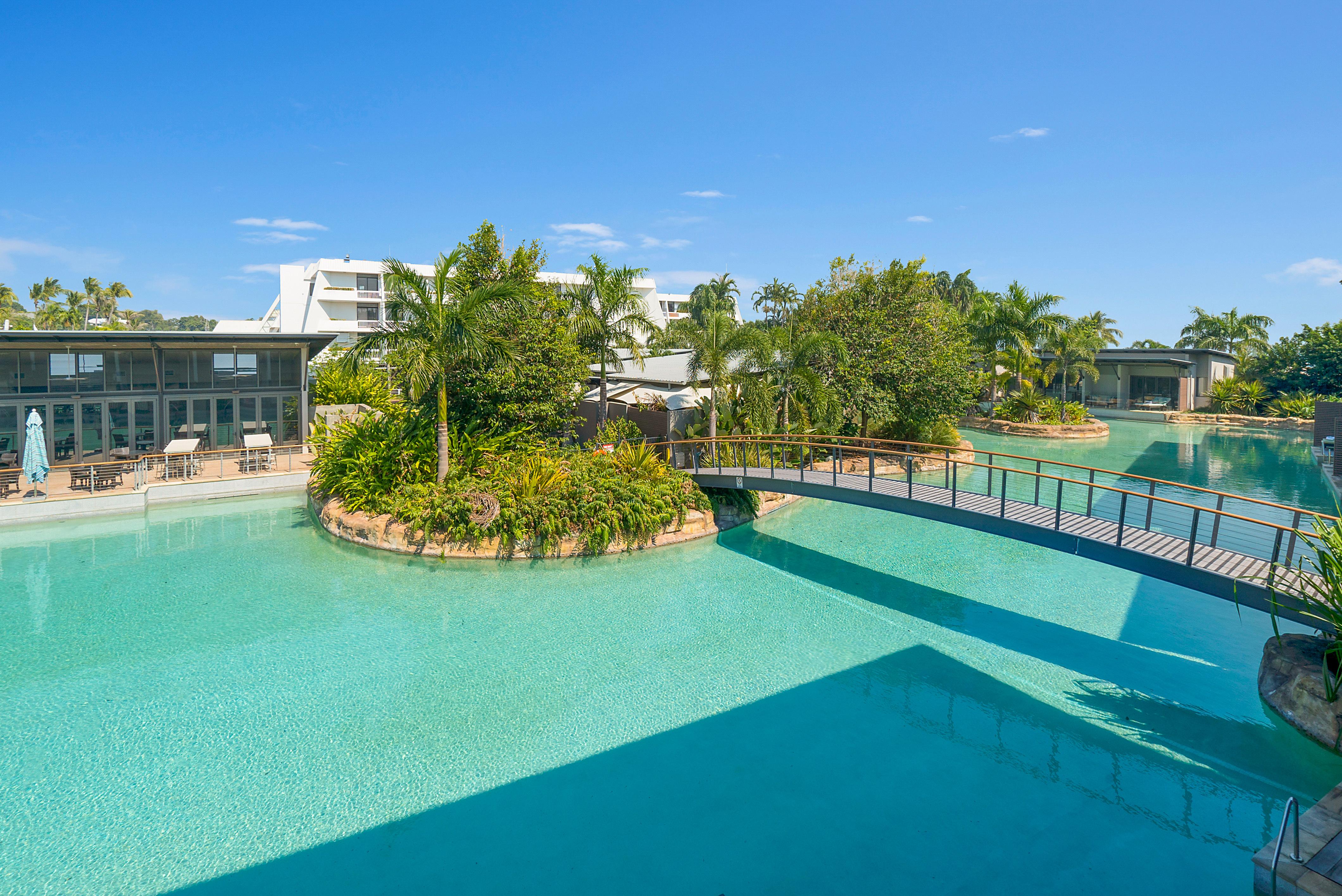 Mindil Beach Casino Resort Darwin Esterno foto The pool at Peppers Mantra on Saltwater Island