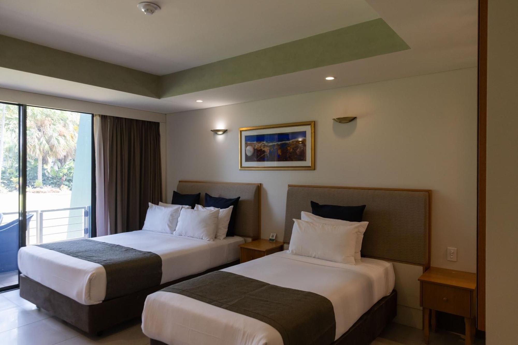 Mindil Beach Casino Resort Darwin Esterno foto Deluxe room at the resort