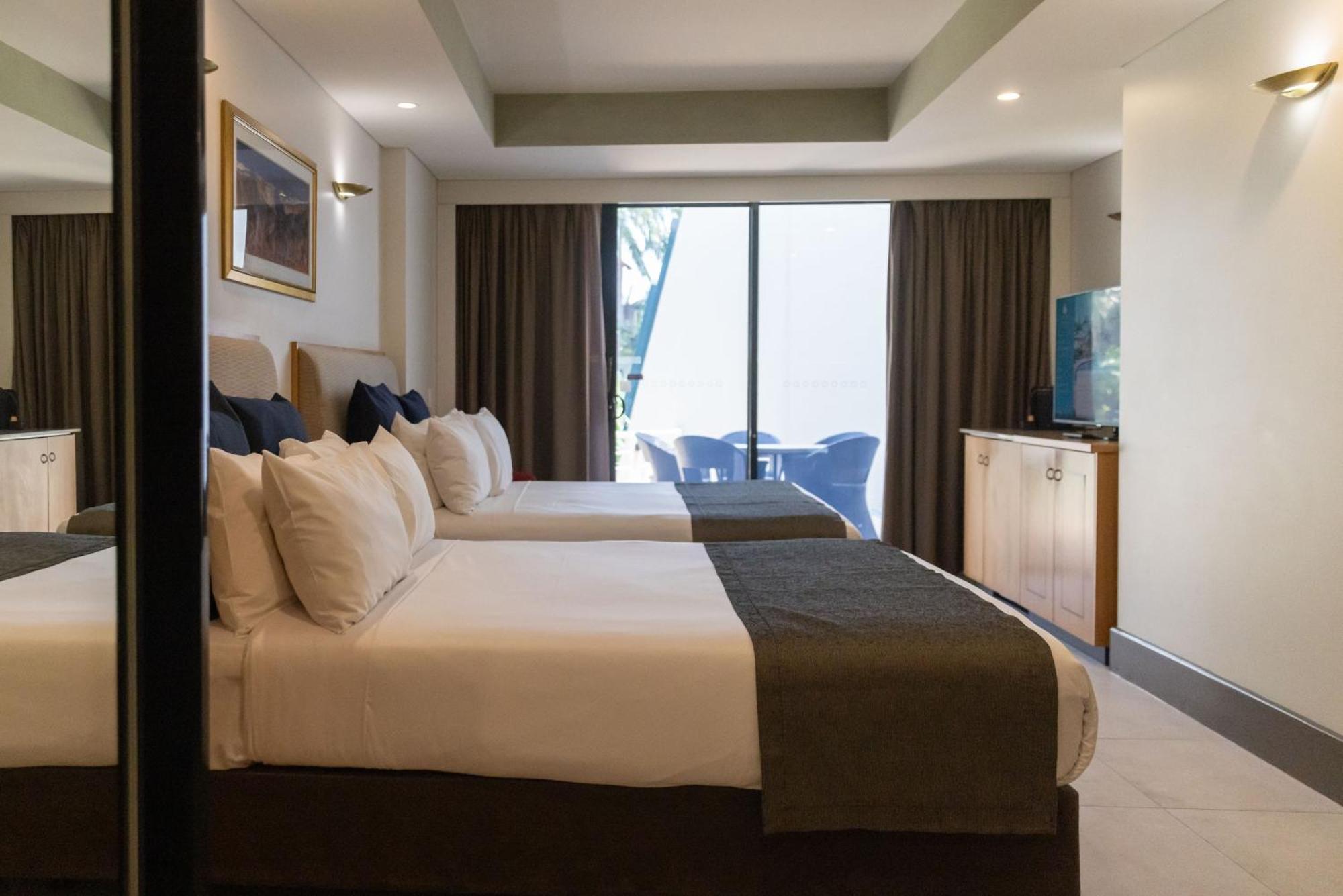 Mindil Beach Casino Resort Darwin Esterno foto A room at the hotel