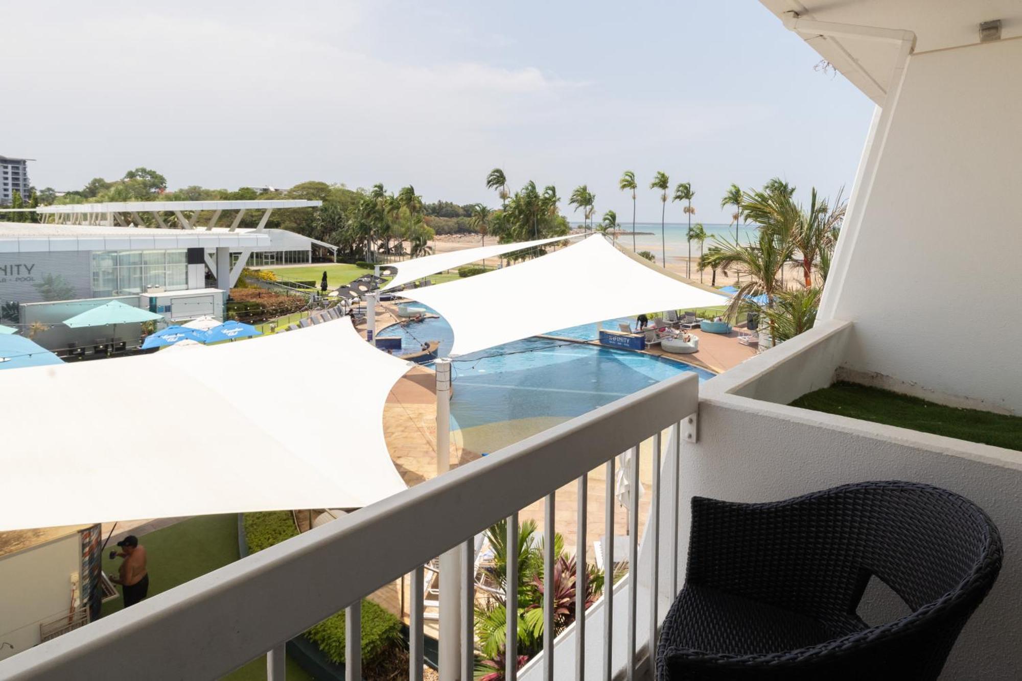 Mindil Beach Casino Resort Darwin Esterno foto View from a balcony