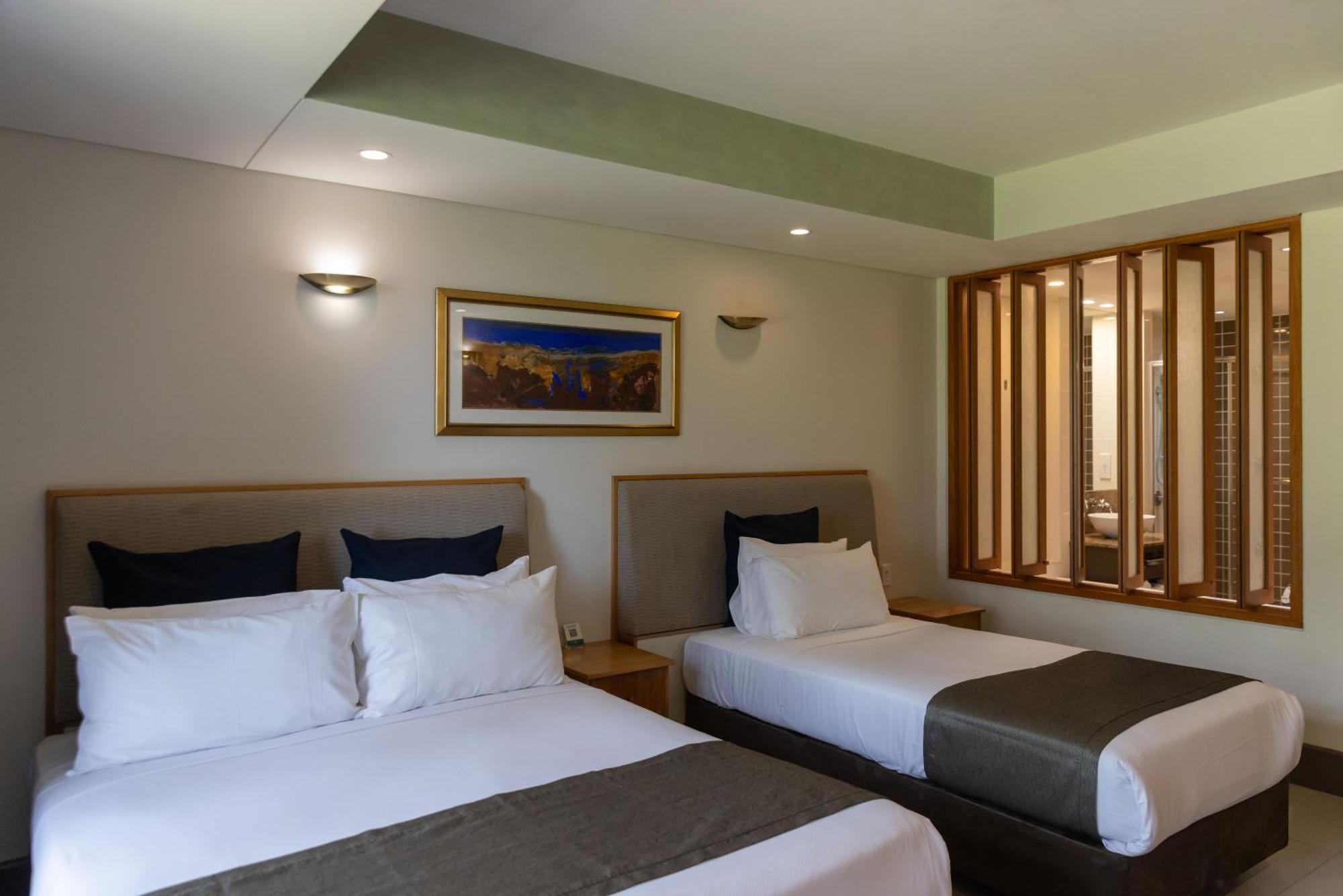 Mindil Beach Casino Resort Darwin Esterno foto A room at the hotel