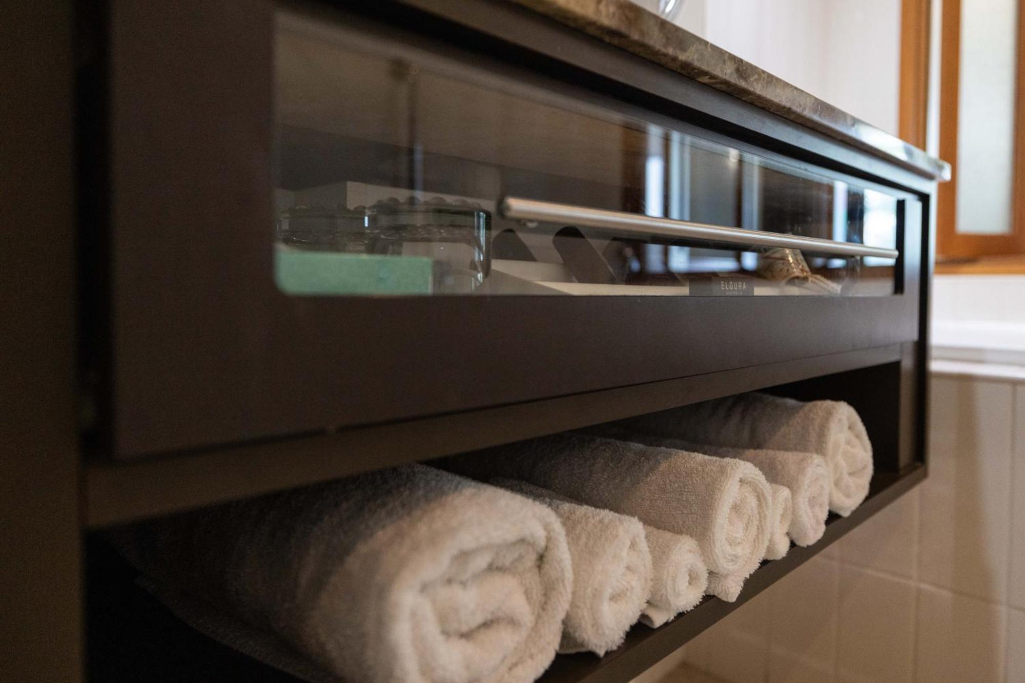 Mindil Beach Casino Resort Darwin Esterno foto A towel warmer
