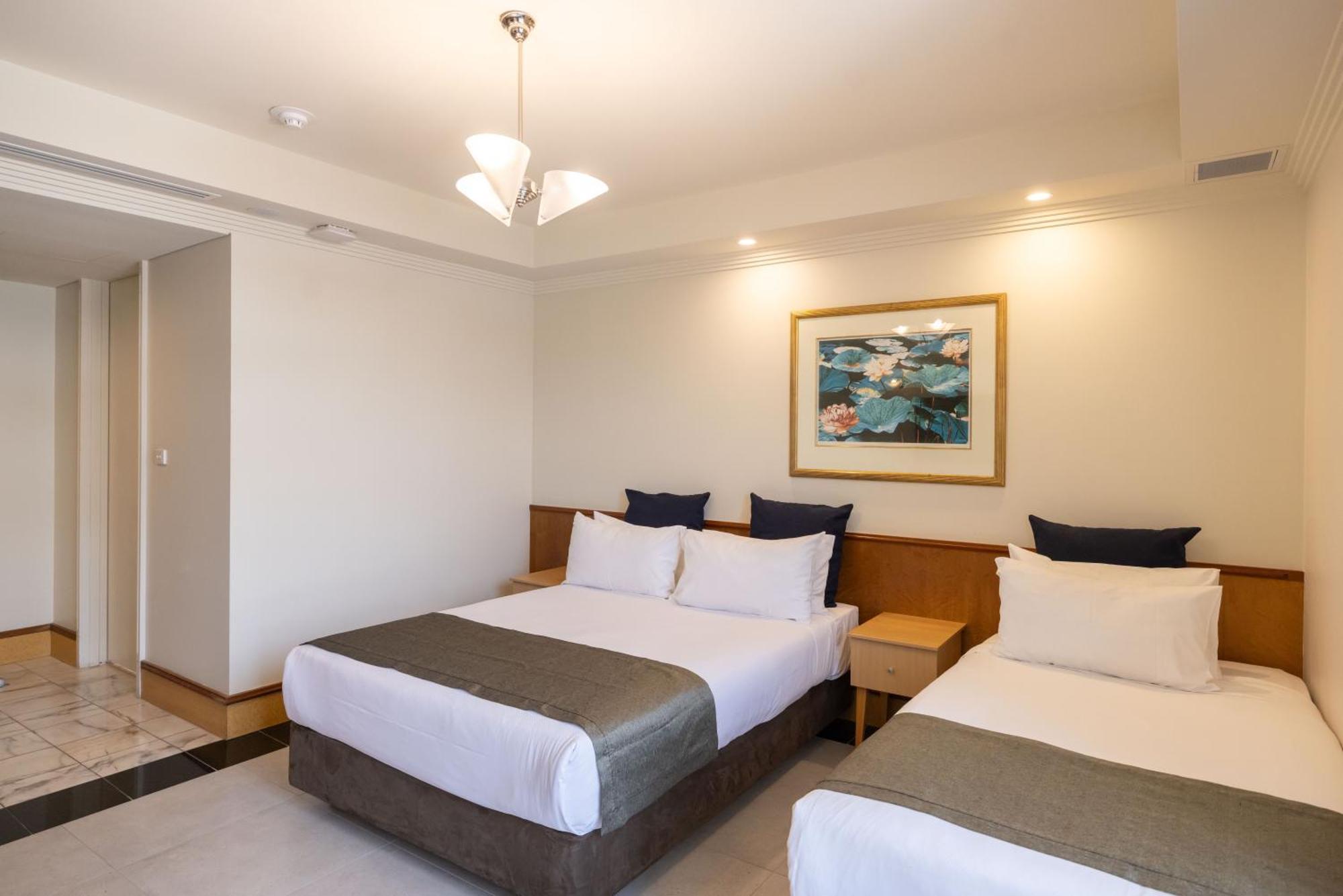 Mindil Beach Casino Resort Darwin Esterno foto A room at the hotel