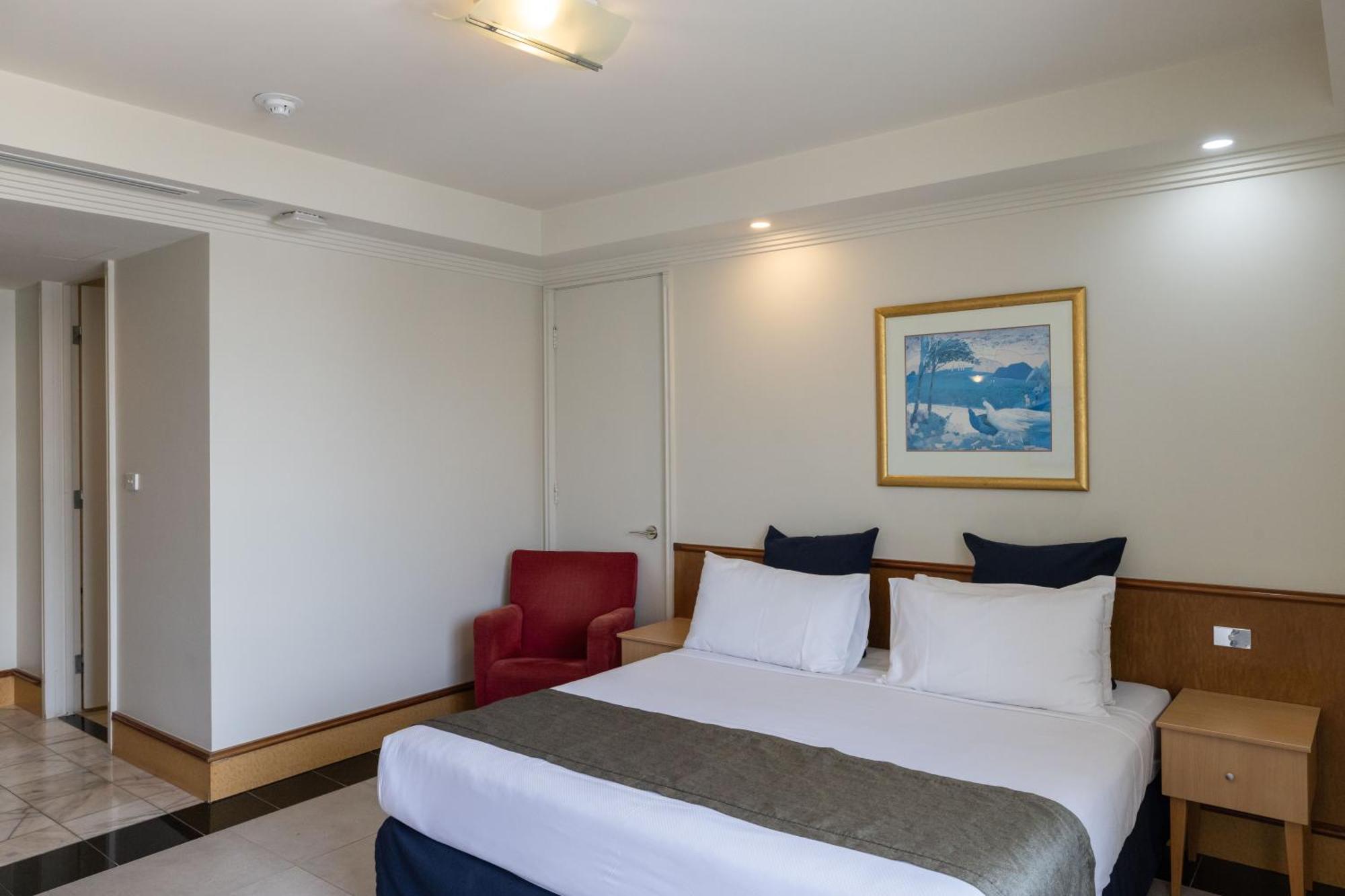 Mindil Beach Casino Resort Darwin Esterno foto A room at the hotel