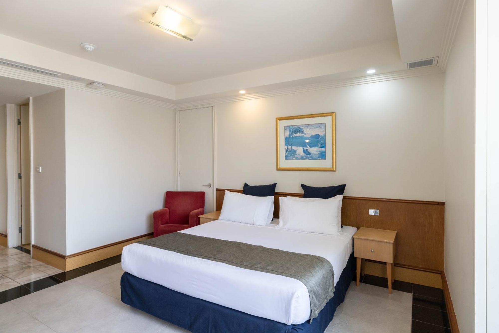Mindil Beach Casino Resort Darwin Esterno foto A room at the hotel